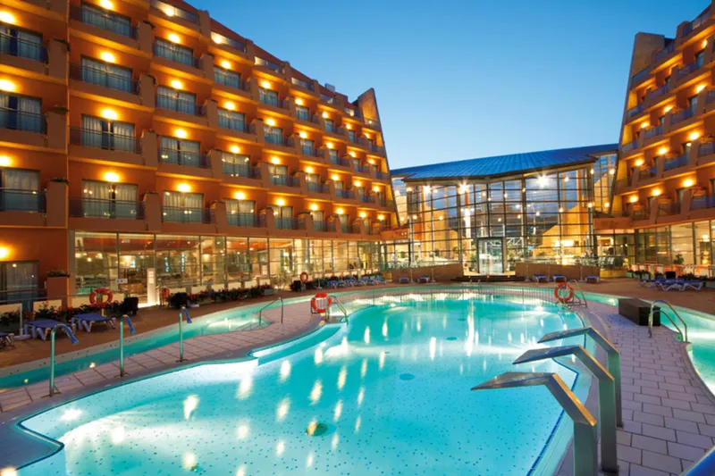 protur roquetas piscina